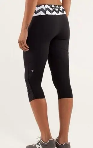 Lululemon Run For Your Life Crop Leggings Black with Chevron White Waist Size 6