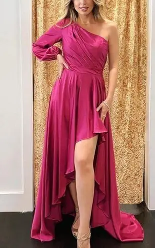 Mac Duggal One-Shoulder Long Sleeve Satin High/Low Gown in Berry Size US 0