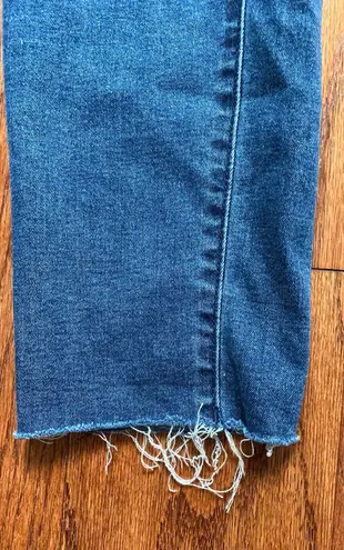 Ashley Mason distressed belted blue jeans. Size 7