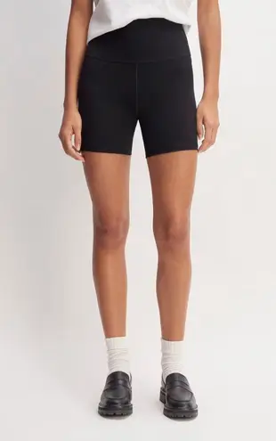 Everlane The Perform Bike Short In Black