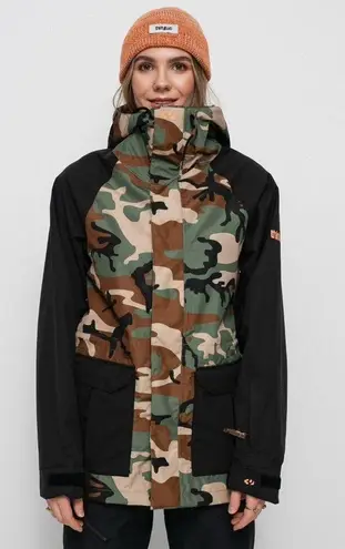 NWT ThirtyTwo Camouflage & Black Ava Snowboard Jacket Green Size XS