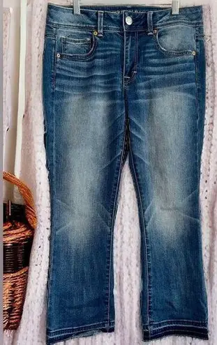 American Eagle  Jeans Kick Boot Size 8  distressed released frayed hem Crop