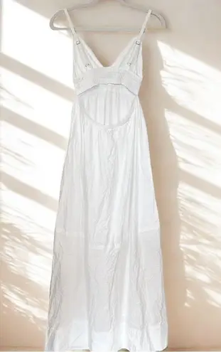 White Sleeveless Maxi Sundress with V