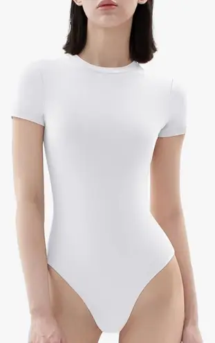 Pumiey White Fitted Bodysuit with Short Sleeves