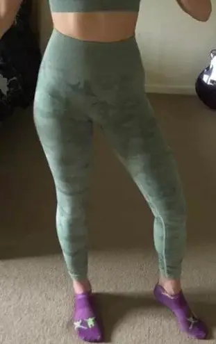 Seamless Sage Green Camo Leggings Size M