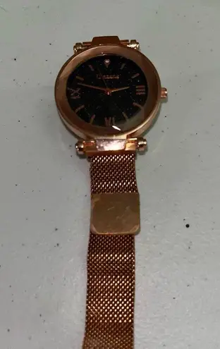 Ulzzang Magnetic Closure Ladies Watch Gold