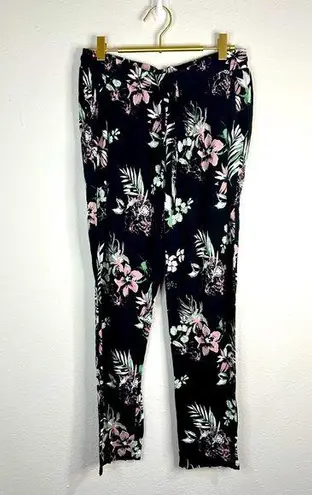๐ค Lascana Black Floral Pull