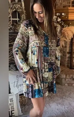 Ces Femme NWOT Boutique Bohemian Button Long Sleeve Tiered Flowy Mini Dress Green