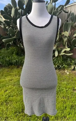 Black and white Slip on body con dress scoop neck