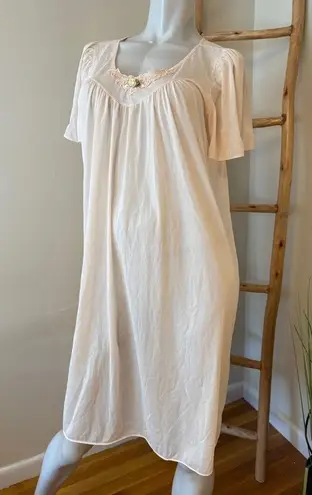 Vanity Fair MEDIUM Elegant Pink Nightgown VINTAGE