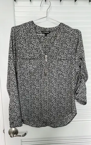 EXPRESS Business Casual Top White and Black Print