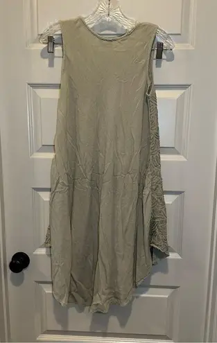 Cal Style Grey Embroidered Front Sleeveless Dress size M Size M
