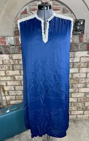 Vanity Fair nightgown satin knee lenght blue white lace collar