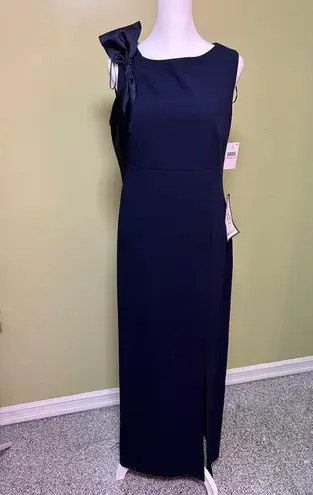 Sl Fashion NWT s Women's Sleeveless Scuba
Crepe A-Line Gown. Has some Stretch