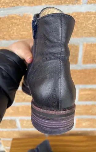 John Fluevog MODVOGS
MIKAELA
MODERN CHUKKA BOOT SIZE 10