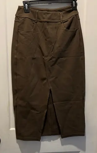 Halara NWT Brown Women's stretch Skirt size S. Flat front pockets midi w/slit
