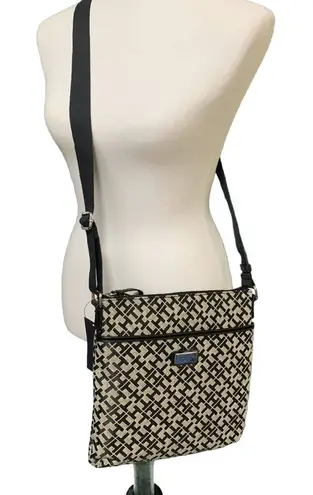 Tommy Hilfiger  Signature TH Crossbody Purse NEW - Image 1