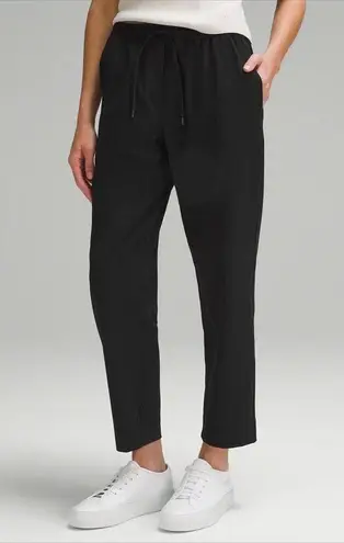 Womens Lululemon Sz Medium Tapered Leg Mid Rise 7/8 Pant Luxtreme Black