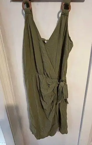 Cupshe NWT  linen bathing suit cover up. Size medium. Green.