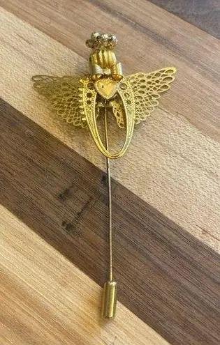 Vintage Gold Tone Filligree Wings Angel With Heart Stick Straight Hat Lapel Pin