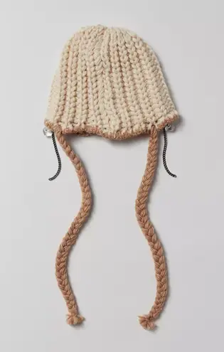 Urban Outfitters Luna Chunky Charm Beanie NWT - Ivory