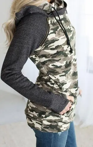 CAMO PRINT DOUBLE HOOD LIGHTWEIGHT ACCENT HOODIE SIZE 2XL (18