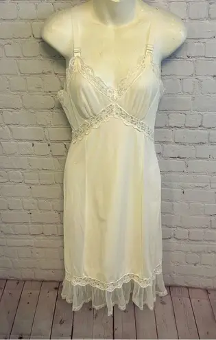 Vintage "Movie Star" white lace pleated midi slip USA made size 34 short nylon