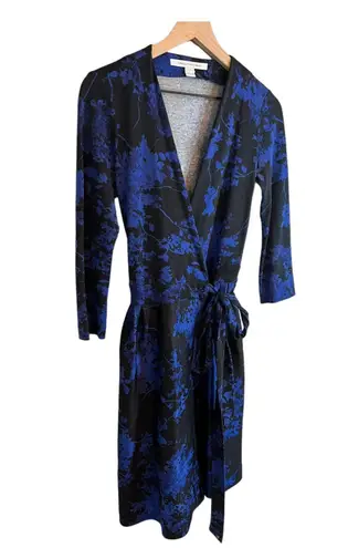 Diane Von Furstenberg VALERIE FLORAL PRINT WOOL-SILK WRAP DRESS Daze Blue