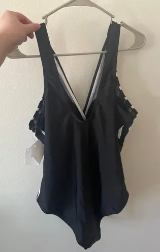 Meet.Curve Striped One Piece Swimsuit