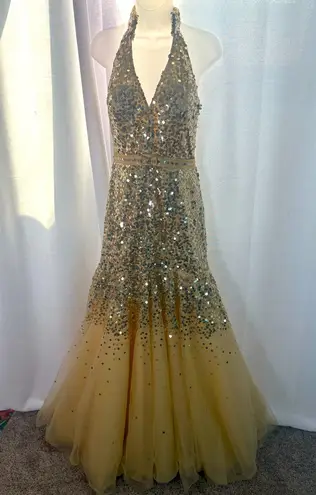 Tony Bowls Paris Mermaid Halter V Neck Formal Prom Yellow Gold Sequin Dress GUC