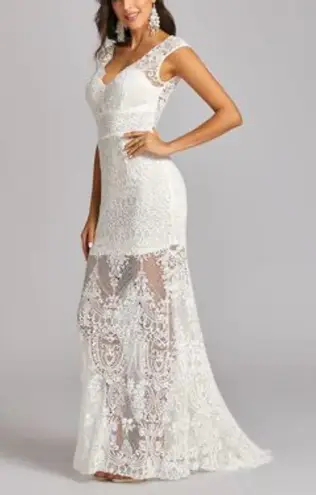 Stunning Sheilay White Lace Gown with Train – Size M Wedding Evening Party