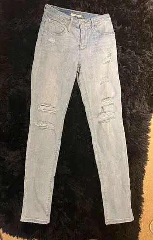 Levis Ripped Jeans