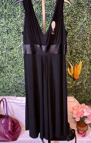 Jones Wear Black Plunge Neckline Maxi Sundress