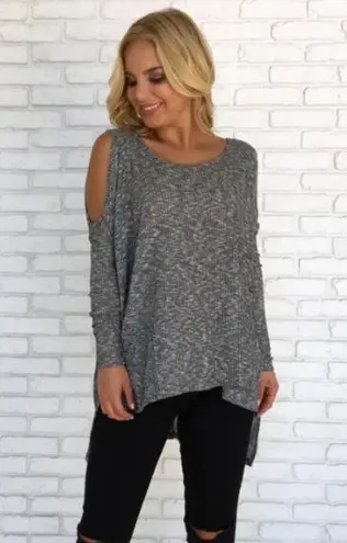 Dainty Hooligan 💕💕 Cold Shoulder Knit Top Gray