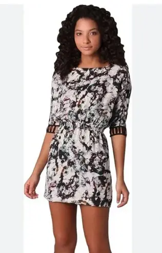 Rebecca Minkoff  NWT Silk Sunny Dress in Broken Glass Print size 2