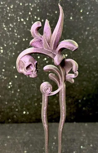 Handmade Gothic Skull Hair Pin – 3D Printed Fantasy Hair Accessory Purple Color Shift