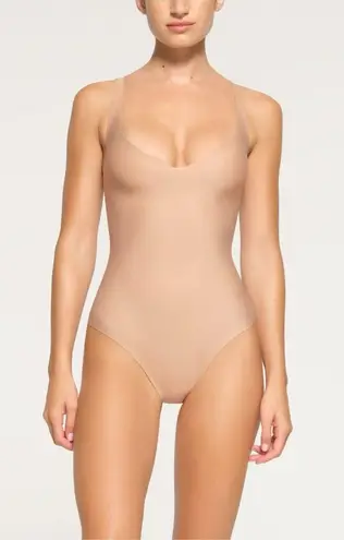 SKIMS body UNLINED PLUNGE THONG BODYSUIT