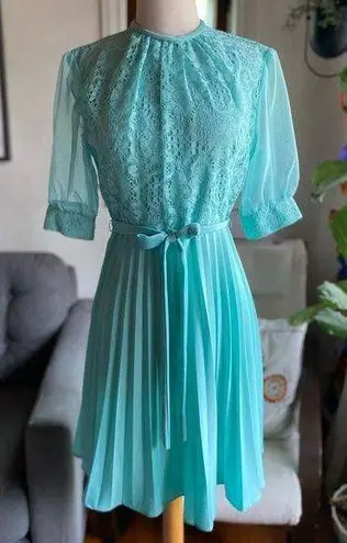 Vintage Lace Teal knee
