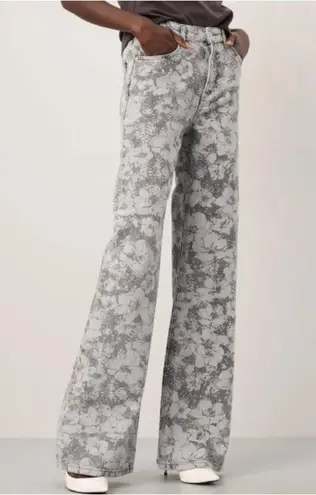 Moschino Grey Laser Flower Wide Leg Jeans Denim SIZE 29 Long Logo High Rise $430