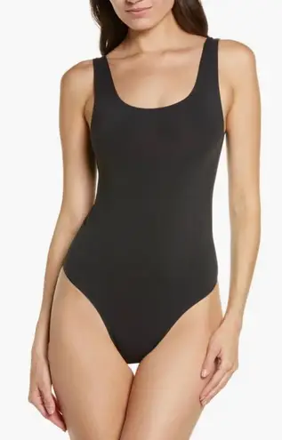 SKIMS soft smoothing seamless thong bodysuit in color eclipse size small nwt