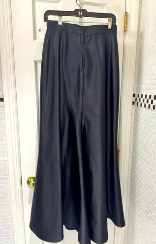 Tadashi Shoji Black high/low satin Skirt. Size 10. NWT.