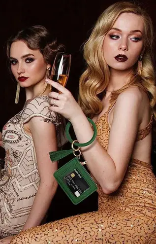 Citi Trends Green Circle Bangle PU Leather Keychain Wallet ID Card Holder