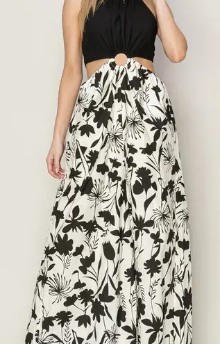 Aakaa Elegant Black and White Floral jumpsuit small