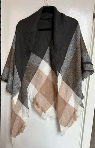 Woman’s Plaid Poncho Shawl Open Front Size undefined