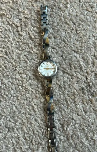 Relic  women’s‎ vintage two tone twist bracelet watch one size measurements shown - Image 3