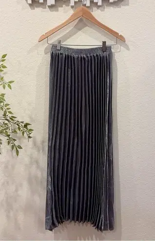 En Saison Mona Pleated Midi Skirt in Metallic Grey Size Small NWT Gray