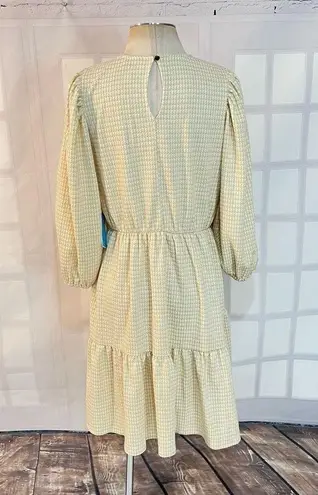 Draper James  NWT cream and gold puff sleeve tiered dress size medium