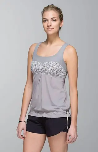 Lululemon  Elevate Tank Ambient Grey Petite Fleur Silver Spoon Tank Top Size 6