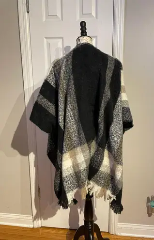 Nine West NWT Shawl Cape Cover poncho soft cozy warm winter tricolor neutral shrug