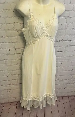 Vintage "Movie Star" white lace pleated midi slip USA made size 34 short nylon